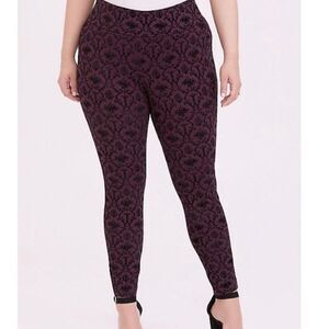 Torrid Burgundy/Black Size 3X The Slim Fix Pixie Smoothing Pull-on Pants